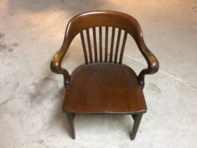 Older wooden office desk chair in Chairs & Recliners in Ottawa