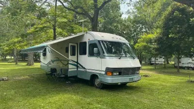 Selling my 1995 Newmar Dutch Star Motorhome. 34’ in length with one tip out for the couch and dining...