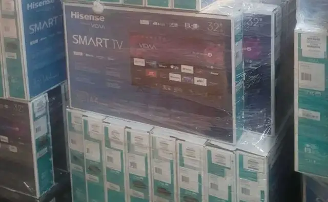 Hisense 32" Smart TV in TVs in City of Montréal - Image 2