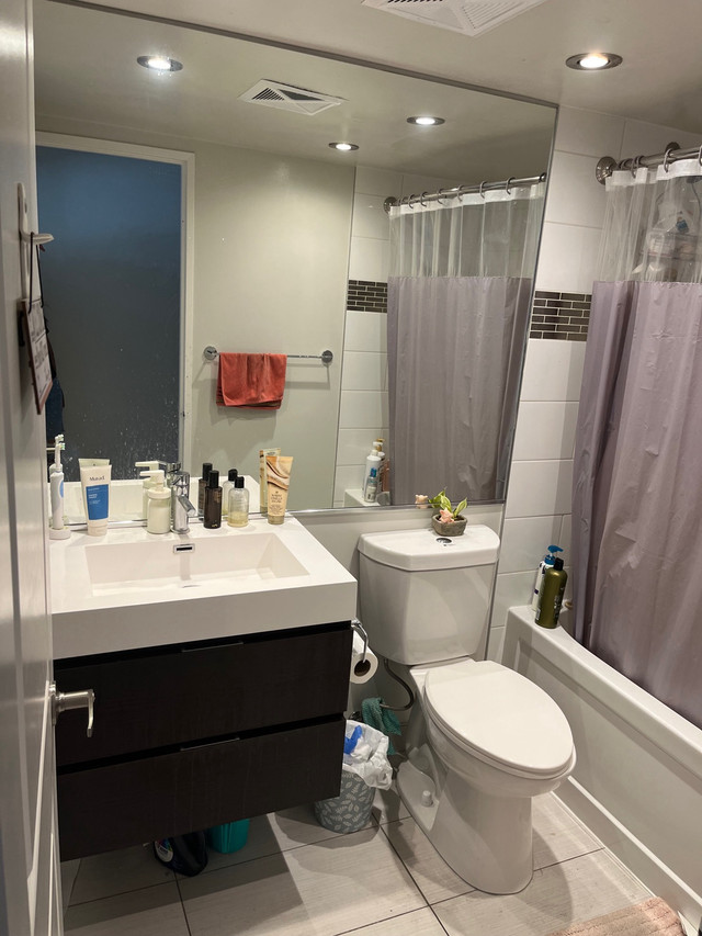 Room for rent  in Room Rentals & Roommates in City of Toronto - Image 4