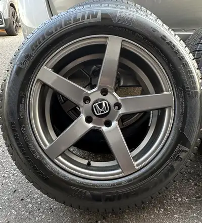 Selling a beautiful set of 18 inch RUFFINO rims mounted on 245/60/18 MICHELIN all season tires with...
