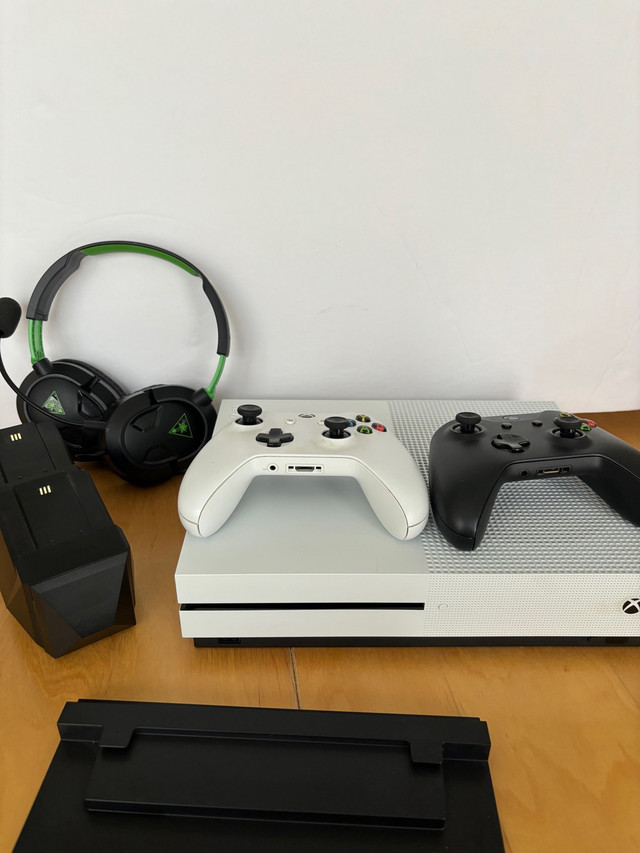 Xbox One S Console with 5 accessories  in XBOX One in Dartmouth