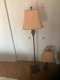 Lampes de chevet assortis avec une lampe haute