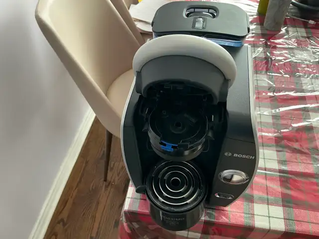 Tassimo coffee machine in Coffee Makers in Ottawa - Image 4
