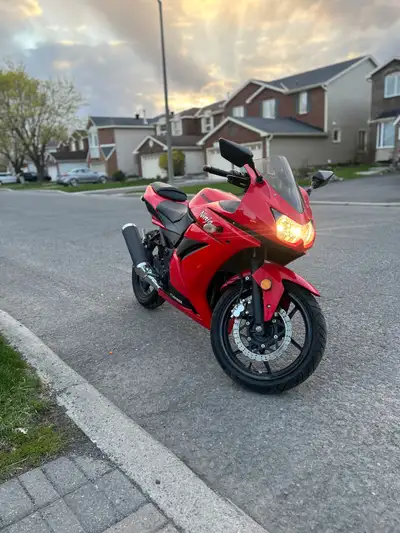 NEED GONE!! 2012 Kawasaki Ninja 250R 23,303kms Runs and rides great, perfect beginner bike. Fresh oi...
