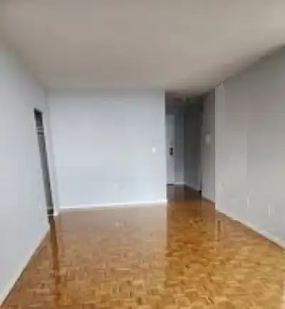 One Bedroom apartment downtown London by mall park library malls for rent, on bus route. All inclusi...