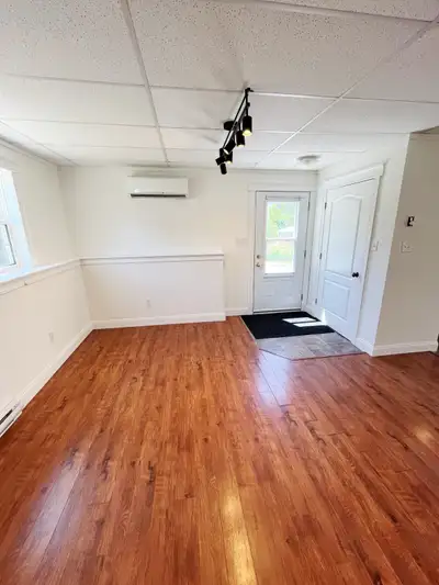 Bright, Private 2-Bedroom Apartment