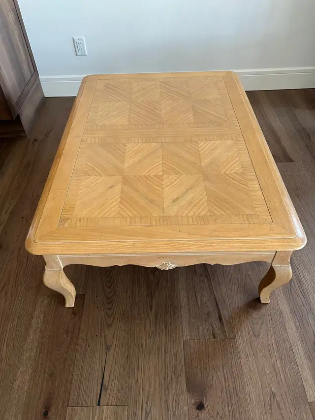 CLASSIC COFFEE TABLE FOR SALE