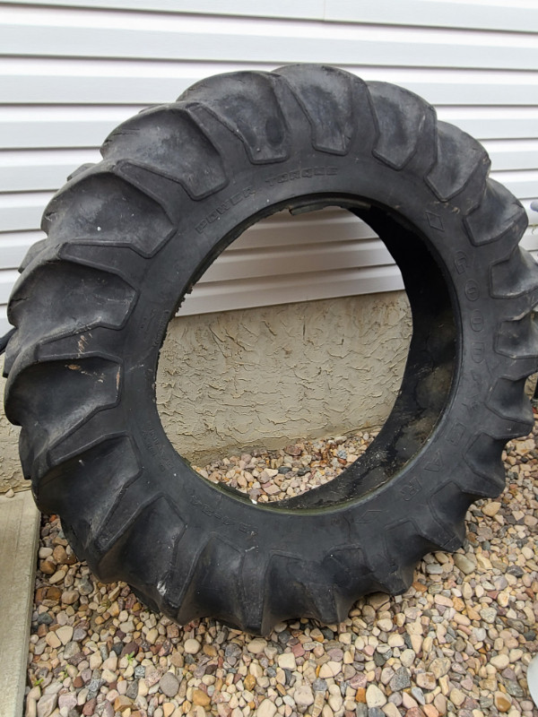 Old Tractor Tire for Alternative use in Outdoor Décor in Edmonton - Image 2
