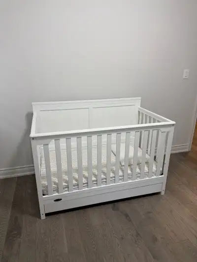 Graco Crib with Organic cotton mattress, View more
