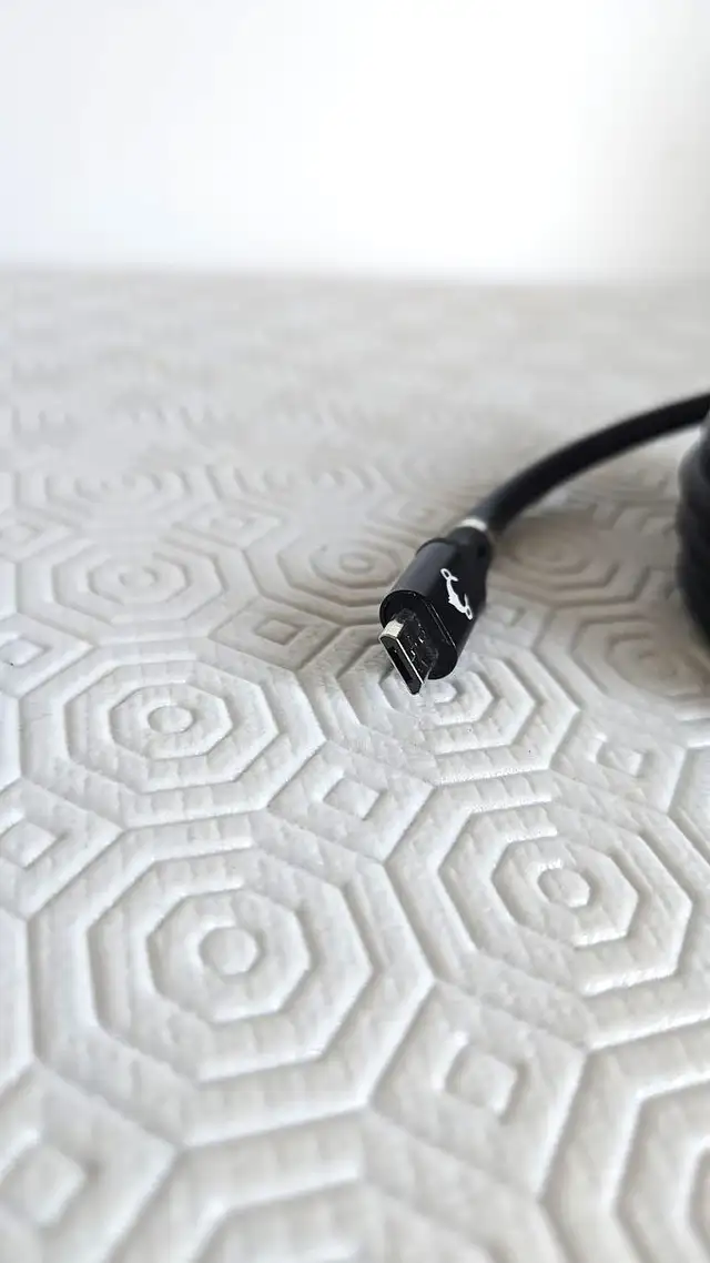 Magnetic Cable 3.3FT For Micro USB in General Electronics in Burnaby/New Westminster - Image 6