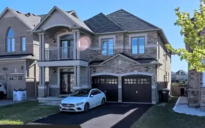 Gorgeous Legal 3 Bedroom Lookout Basement available for Lease in East Brampton - Castlemore area. Ve...