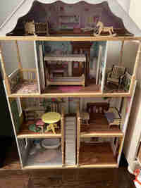 Doll house- barely used.