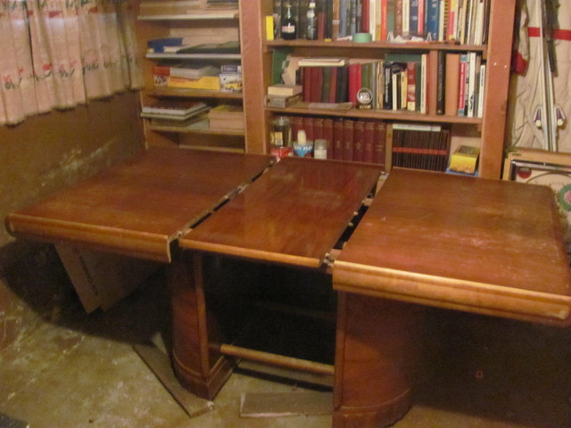 Dining room table & Buffet (no chairs) in Dining Tables & Sets in Richmond