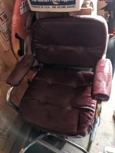Salon hydraulic chair $100(small tear) chair $25 Both in good used condition Pick up in Taylor Cash...