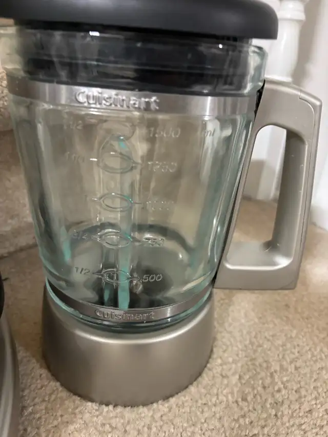 used Cuisinart blender 600 in silver - $65 in Processors, Blenders & Juicers in Markham / York Region - Image 6