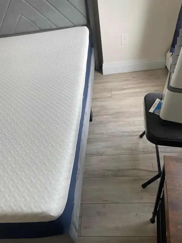 Queen Memory foam Mattress in Beds & Mattresses in City of Toronto - Image 4