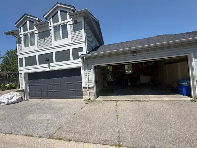 $150K Instant Equity. Markham Townhouse. Move-In Ready, photo 3 of 4