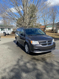 *PRICE REDUCED* 2016 Dodge Caravan SXT