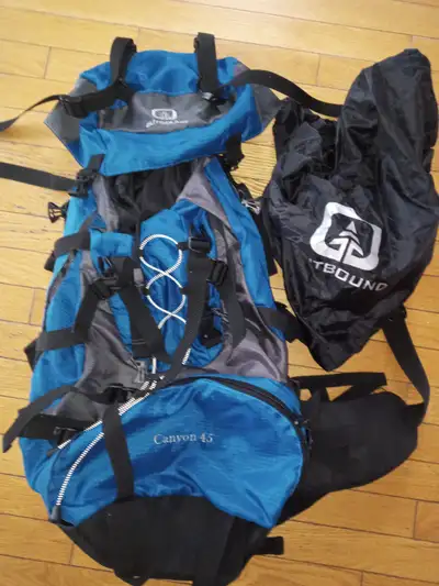 Raquettes à neige, sacs à dos, bâtons de marche...prix réduit, View more