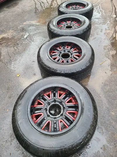 I am selling a set of four 18in rims that fit a 2500 GM/Chevy,bolt pattern 8×180. The tires don't ha...