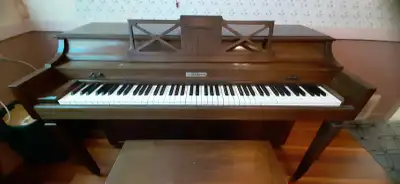 1970 ish Baldwin piano and bench with storage $100.00