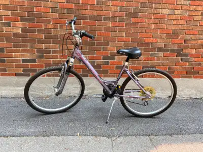 Vélo 26 pouces pour femmes de marque Schwinn Soto comfort séries / Shimano 21 vitesses / Alu Lite al...