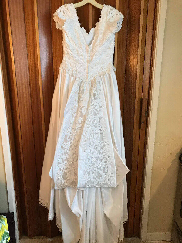 Robe de mariée de luxe 12-13 ans dans Mariage  à Saguenay - Image 3