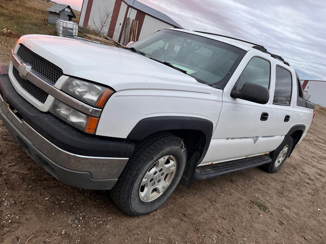 2003 Chevy Avalanche  in Cars & Trucks in Calgary - Image 3
