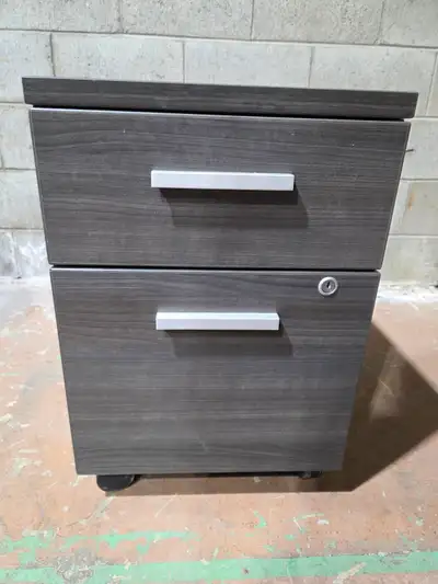 Filing Cabinets On Wheels /Classeur À Filières Sur Roulettes, View more