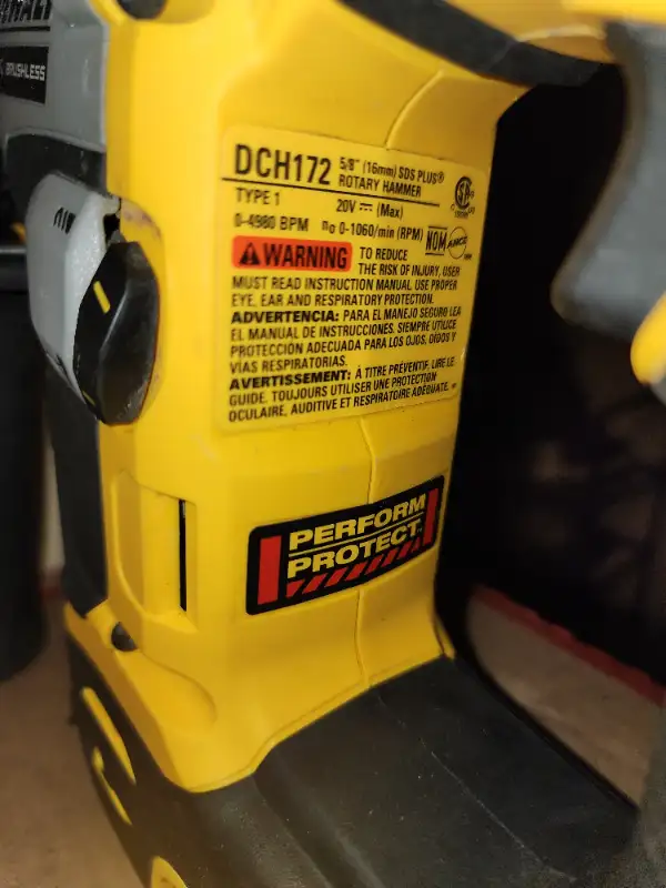 DEWALT 20V MAX ATOMIC Lithium-Ion   5/8"  SDS Plus Hammer Drill in Power Tools in Windsor Region - Image 4
