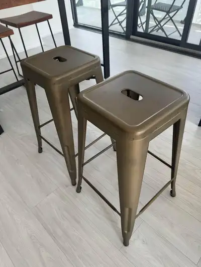 In new condition. Moving sale 67cm height.