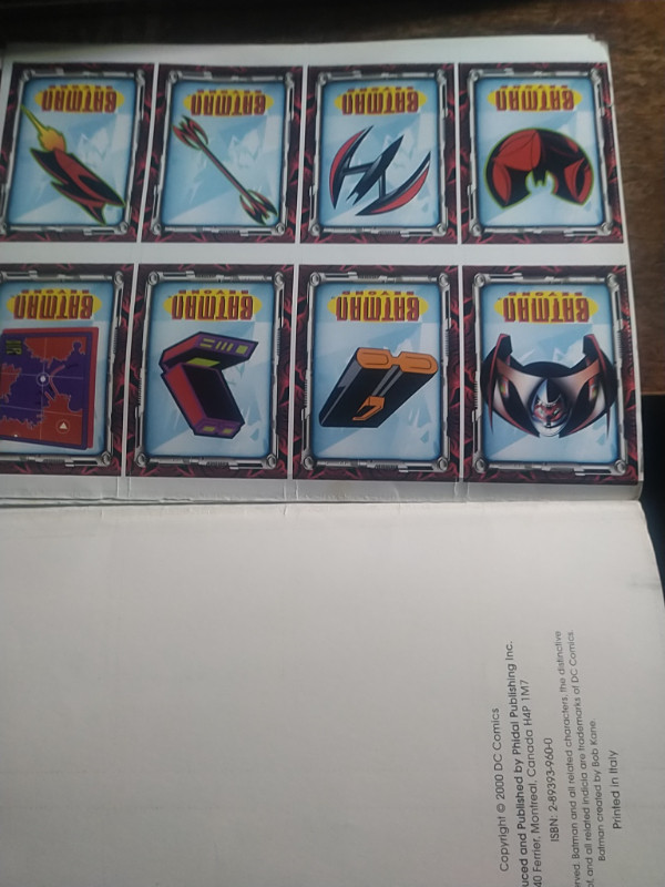 Batman Beyond pull out poster and trading cards book in Textbooks in Swift Current - Image 3