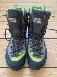 KayLand Hiking Boots. BRAND NEW. 