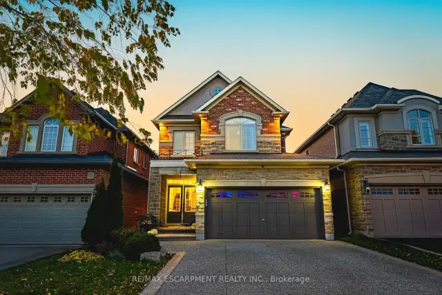 2 rooms for rent in quiet house on Hamilton mountain with pool
