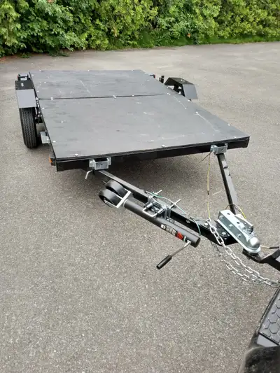 New Single Axle, 3-in-1 Folding Utility Trailer. With tilt capabilities. Max capacity payload : 1720...