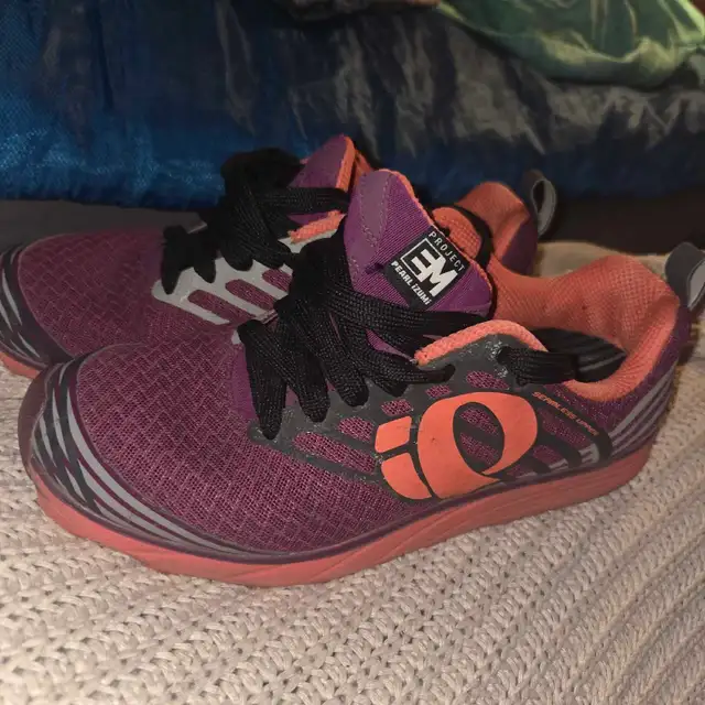 Men's New shoes in Women's - Shoes in Banff / Canmore - Image 2