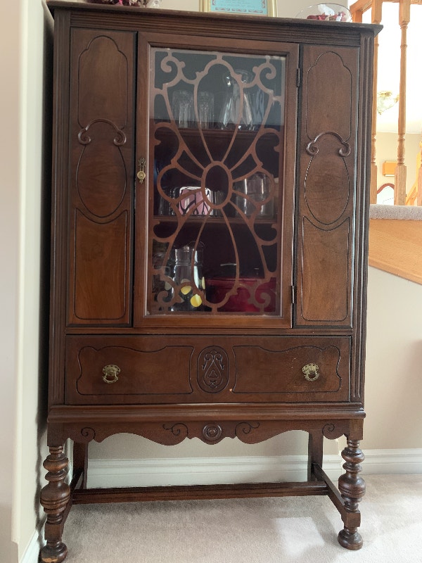 Antique table and china hutch . Hutches & Display Barrie Kijiji