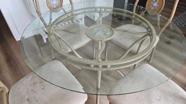 Glass Dining Table Set in Dining Tables & Sets in Hamilton - Image 2
