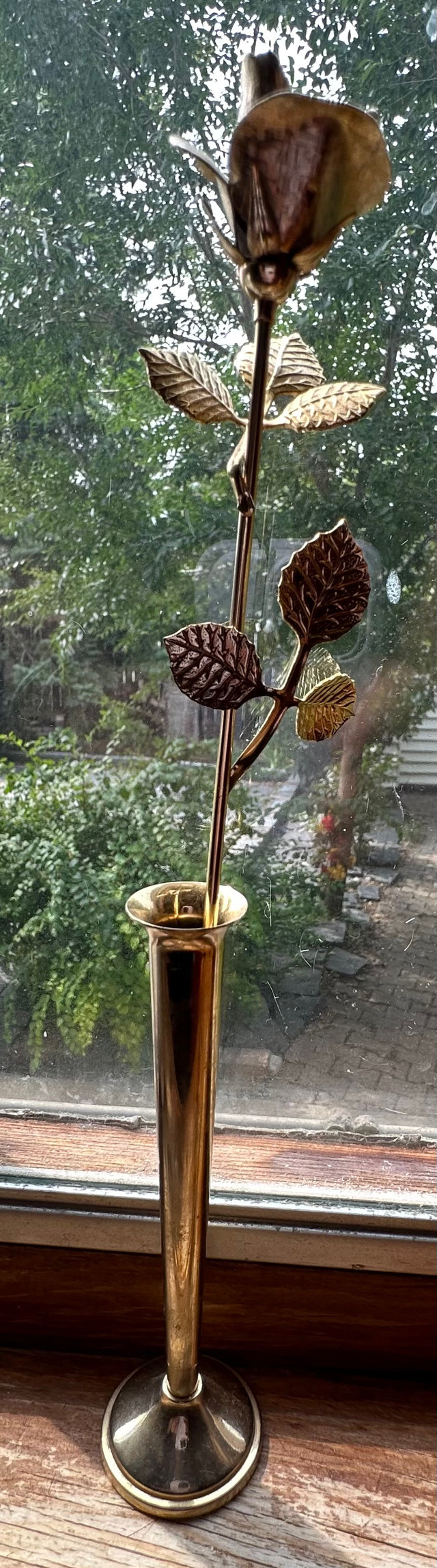 Vintage Brass Ted Arnold Ltd Rose Bud Vase Gold Tone 10” in Arts & Collectibles in Regina - Image 4