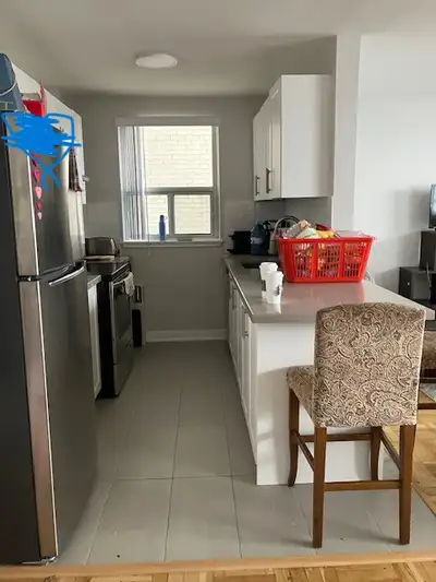Lovely one bedroom with ensuite bathroom full kitchen balcony walk to UofT in Yorkville/Annex great...
