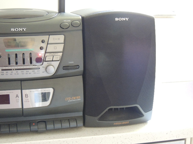 Sony CFD-ZW165 Portable AM/FM Stereo CD Dual Cassette Boombox in Stereo Systems & Home Theatre in Mississauga / Peel Region - Image 4