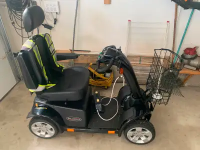 Pursuit Mobility Scooter - Dual batteries - Head / tail / marker / signal lights - Basket - Adjustab...