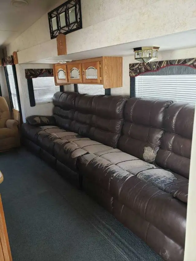 2002 sportsman 5th wheel trailer in Travel Trailers & Campers in Regina - Image 6