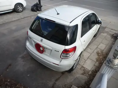 Lire le annonce. Voiture bas kilometres 140K viens avec mags, pneus hiver et ete tout marche tres bi...