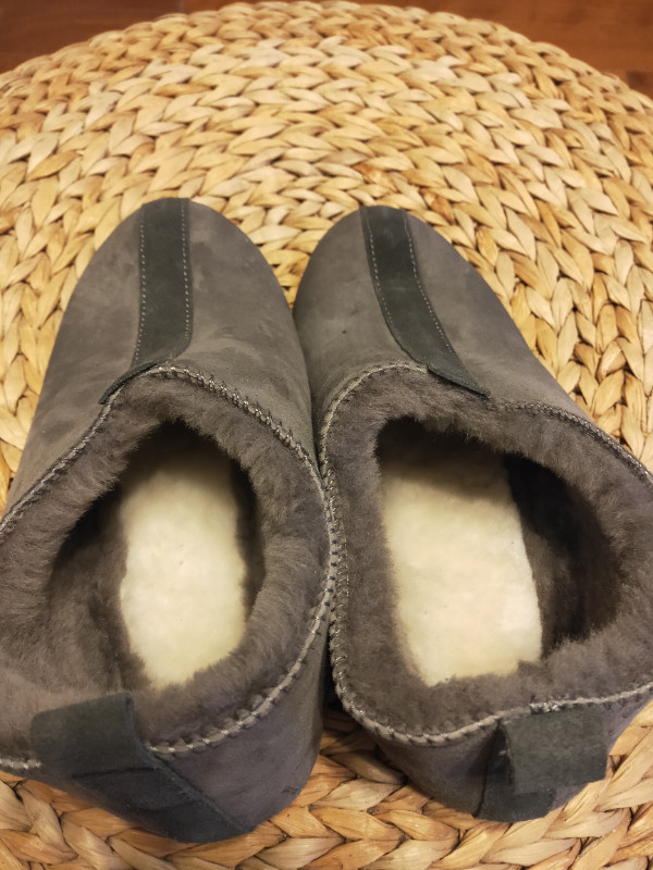 Genuine Sheepskin Slippers, Shearling Slippers Indoor, UNISEX dans Femmes - Chaussures  à Ville de Montréal - Image 2