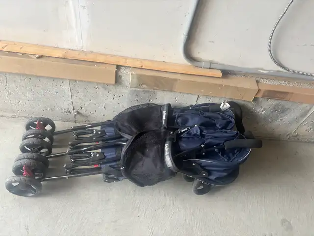 Double   stroller in Strollers, Carriers & Car Seats in Kitchener / Waterloo - Image 5