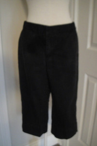 Women's bossini Black Cotton Cargo Capri Pants, Size 26 and 27