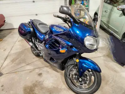 Triumph Trophy 900 runs great, newer chain, newer rear tire, 3 cylinder liquid cooled, some scratche...