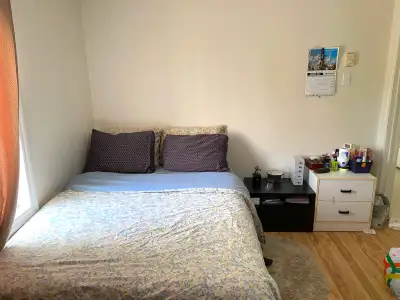 Appartement 3 1/2 idéalement situé, à quelques pas du parc Sainte-Bernadette et à seulement 11 minut...